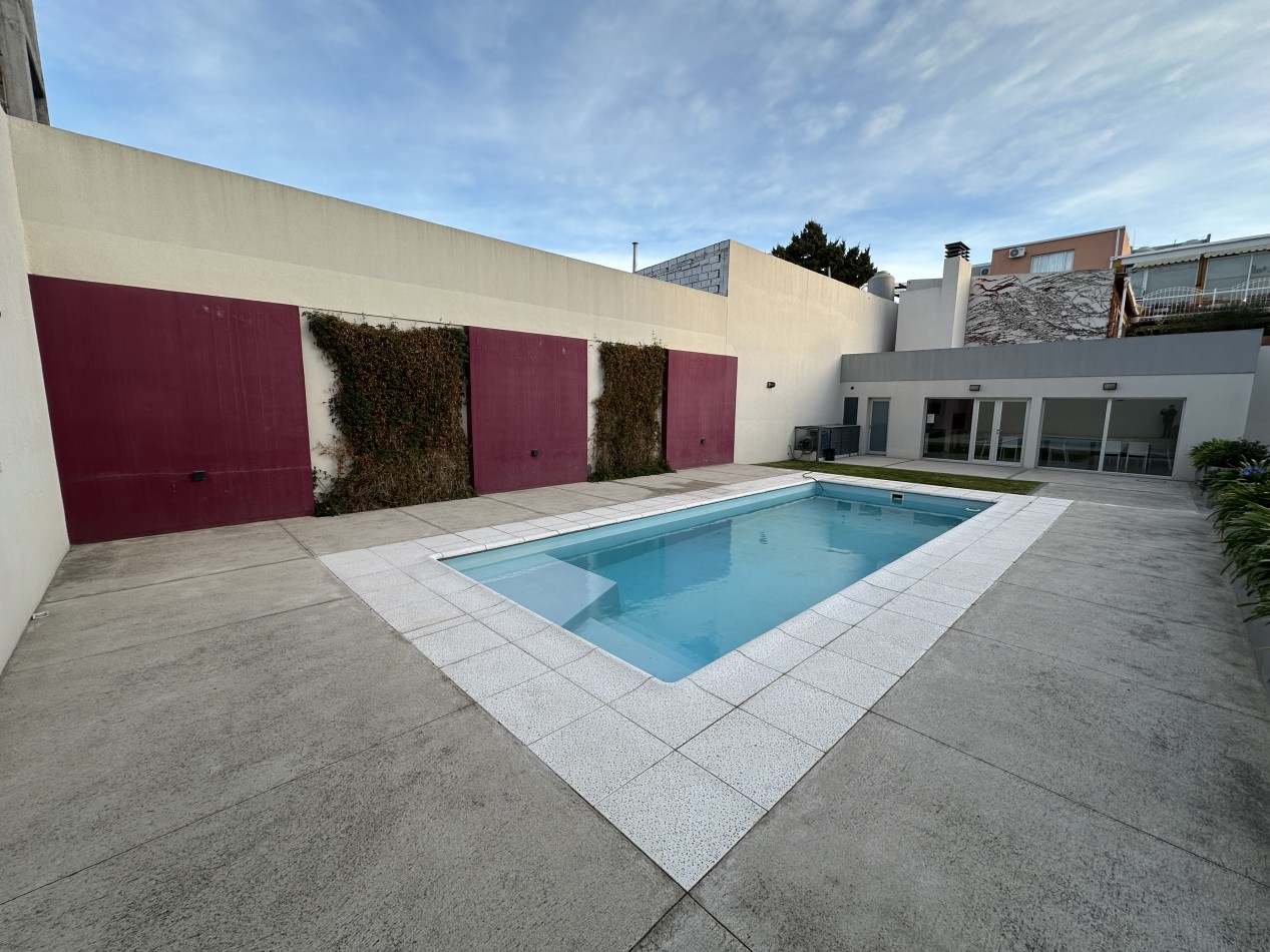 ESPECTACULAR PISO DE CATEGORIA A METROS DEL MAR