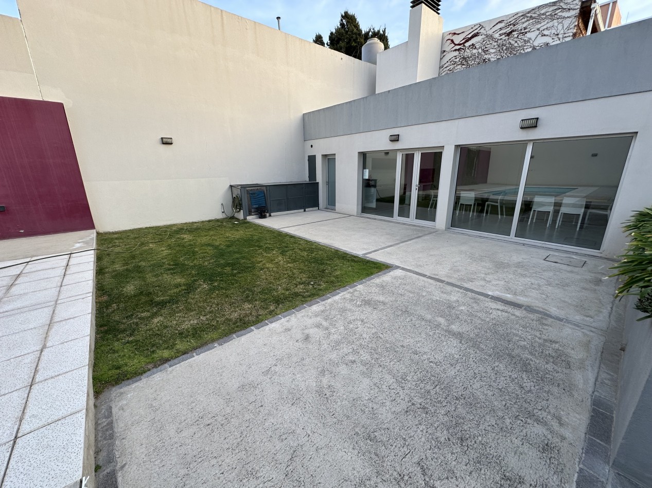 ESPECTACULAR PISO DE CATEGORIA A METROS DEL MAR