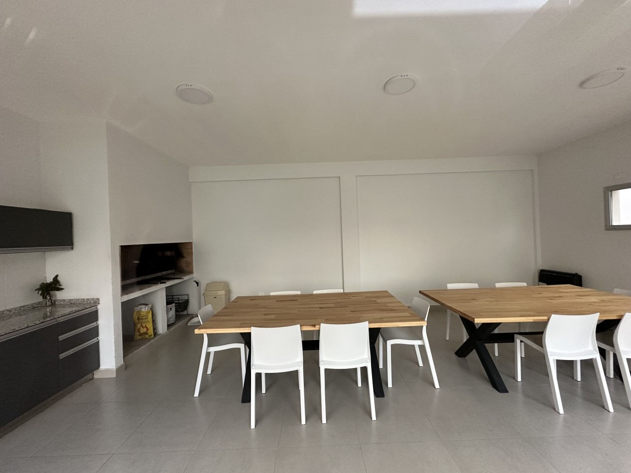 ESPECTACULAR PISO DE CATEGORIA A METROS DEL MAR