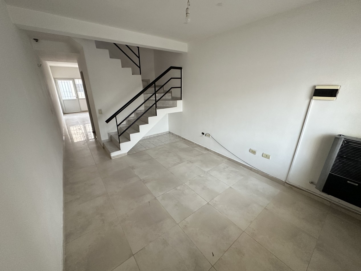 DUPLEX 2 DORMITORIOS CON COCHERA Y PATIO EN ZONA SUR