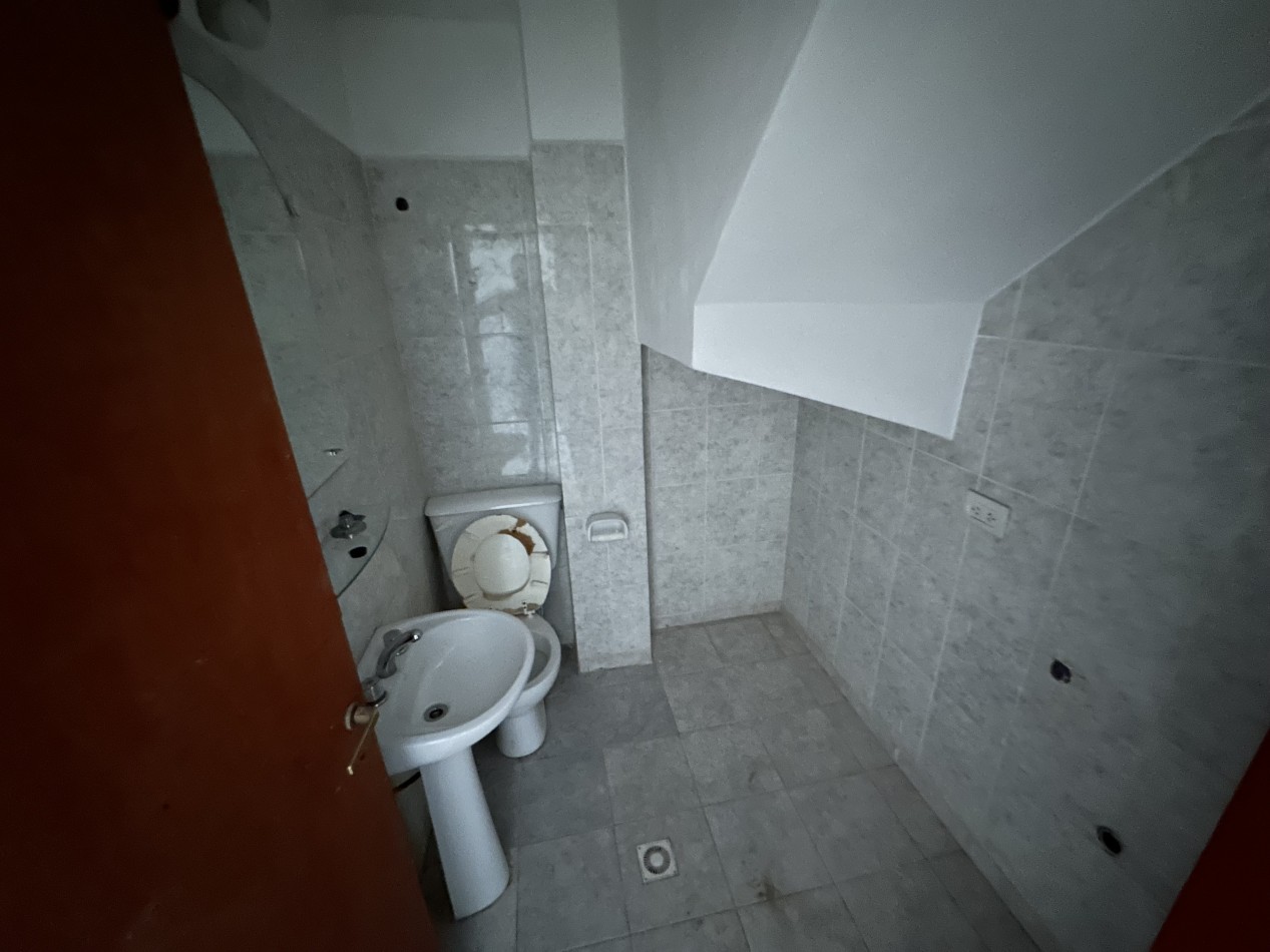 DUPLEX 2 DORMITORIOS CON COCHERA Y PATIO EN ZONA SUR