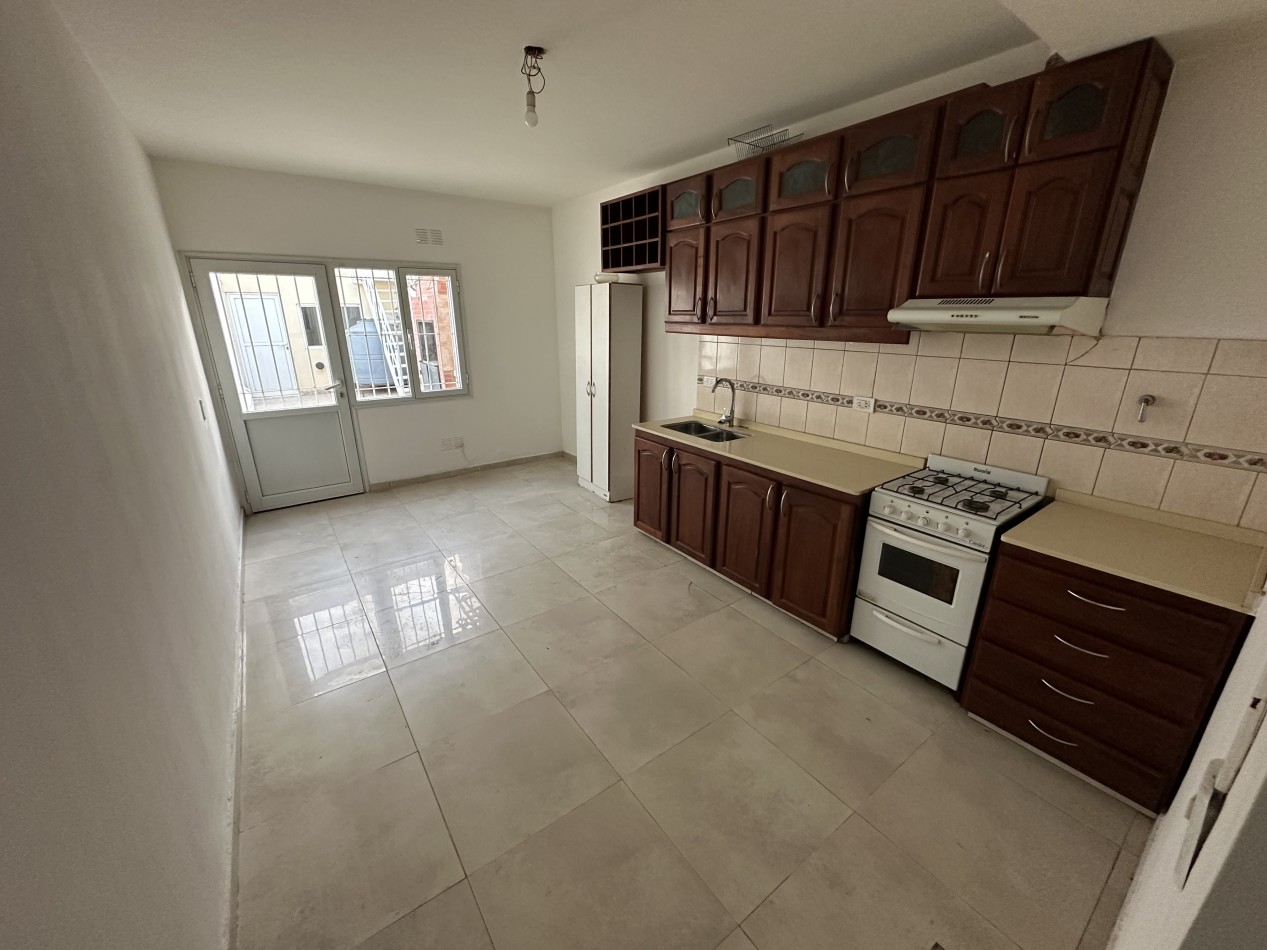 DUPLEX 2 DORMITORIOS CON COCHERA Y PATIO EN ZONA SUR