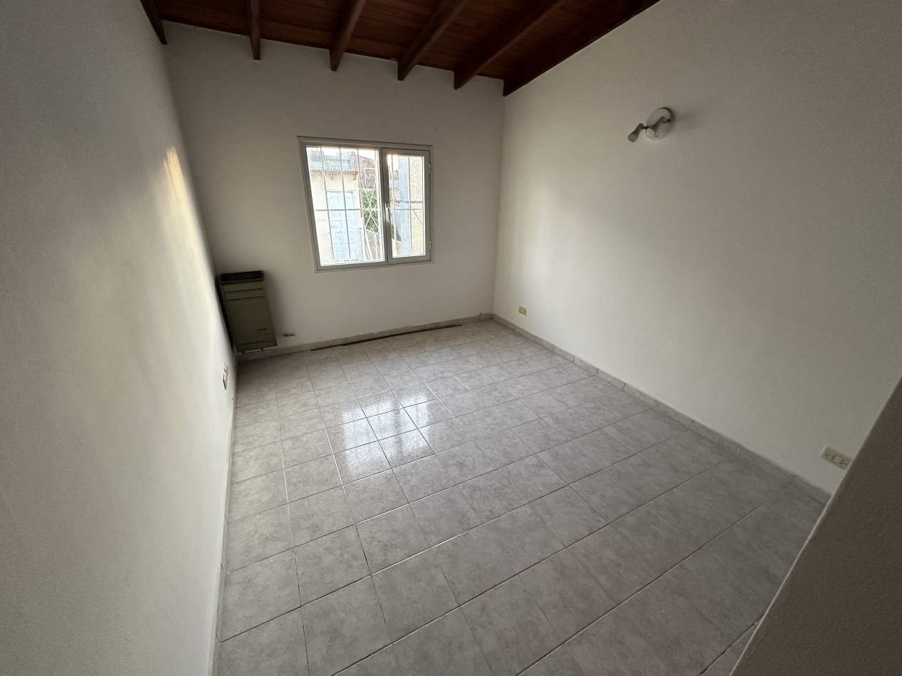 DUPLEX 2 DORMITORIOS CON COCHERA Y PATIO EN ZONA SUR