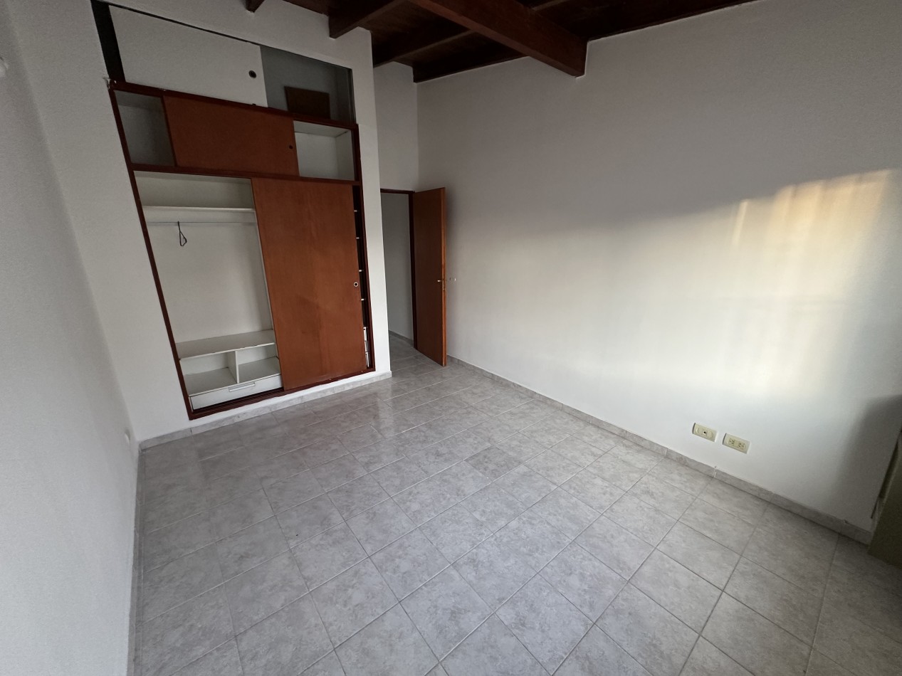 DUPLEX 2 DORMITORIOS CON COCHERA Y PATIO EN ZONA SUR