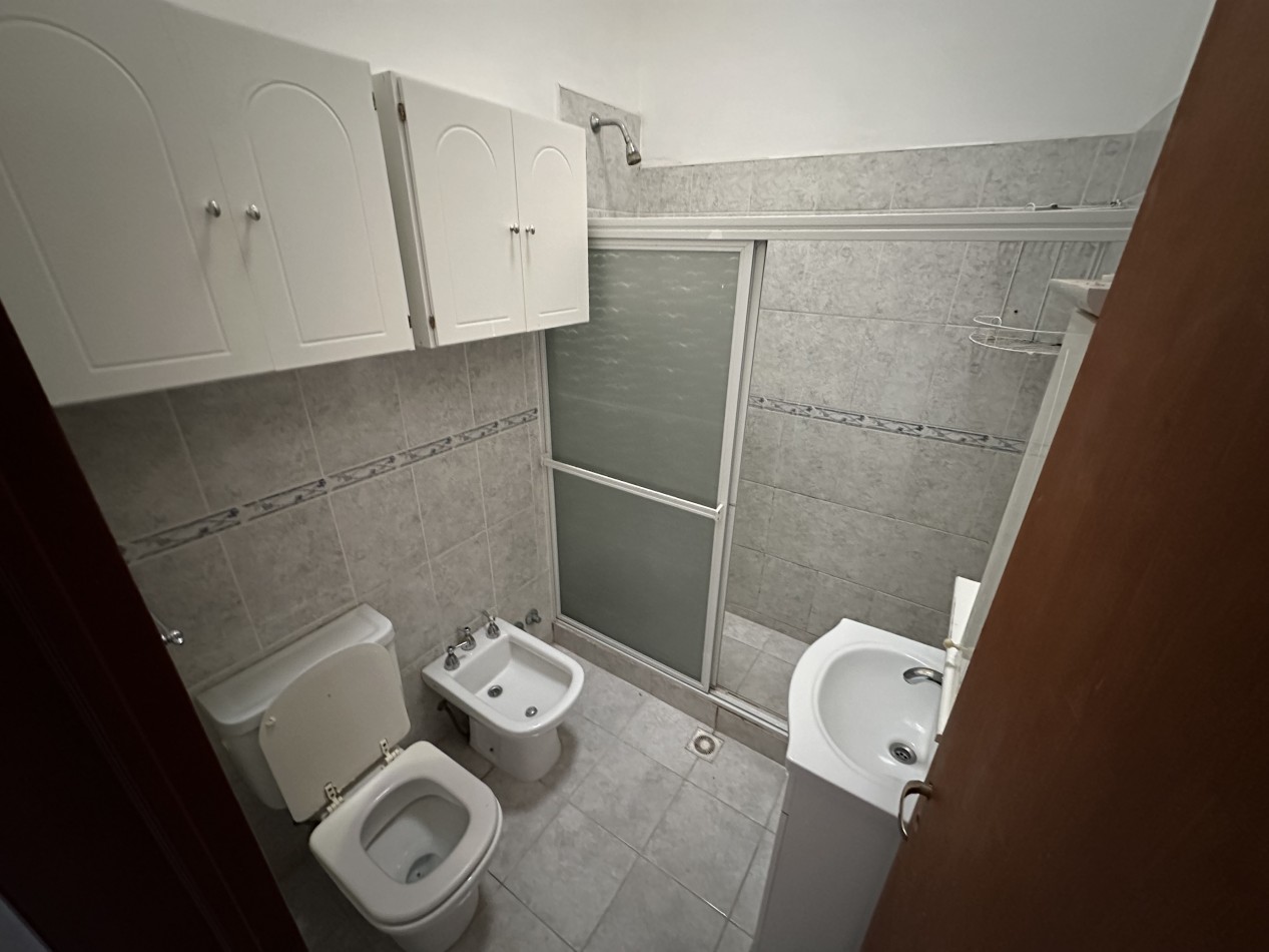 DUPLEX 2 DORMITORIOS CON COCHERA Y PATIO EN ZONA SUR