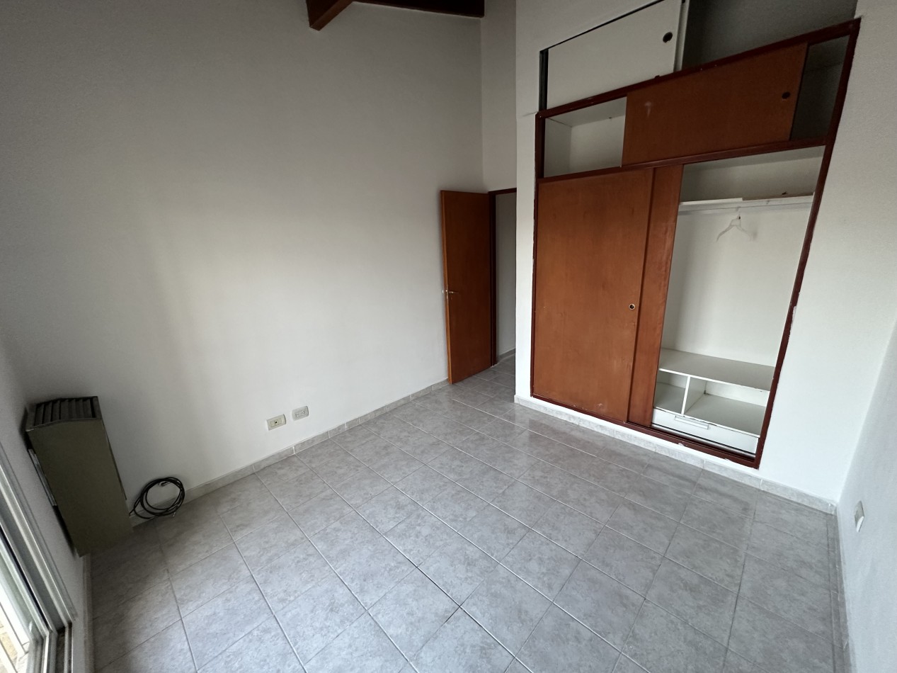 DUPLEX 2 DORMITORIOS CON COCHERA Y PATIO EN ZONA SUR