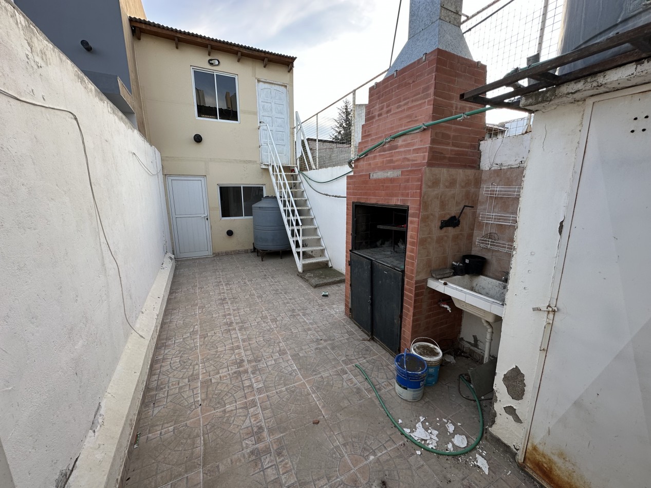 DUPLEX 2 DORMITORIOS CON COCHERA Y PATIO EN ZONA SUR