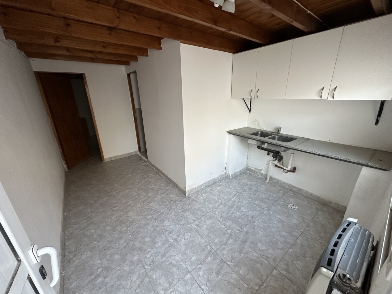 DUPLEX 2 DORMITORIOS CON COCHERA Y PATIO EN ZONA SUR