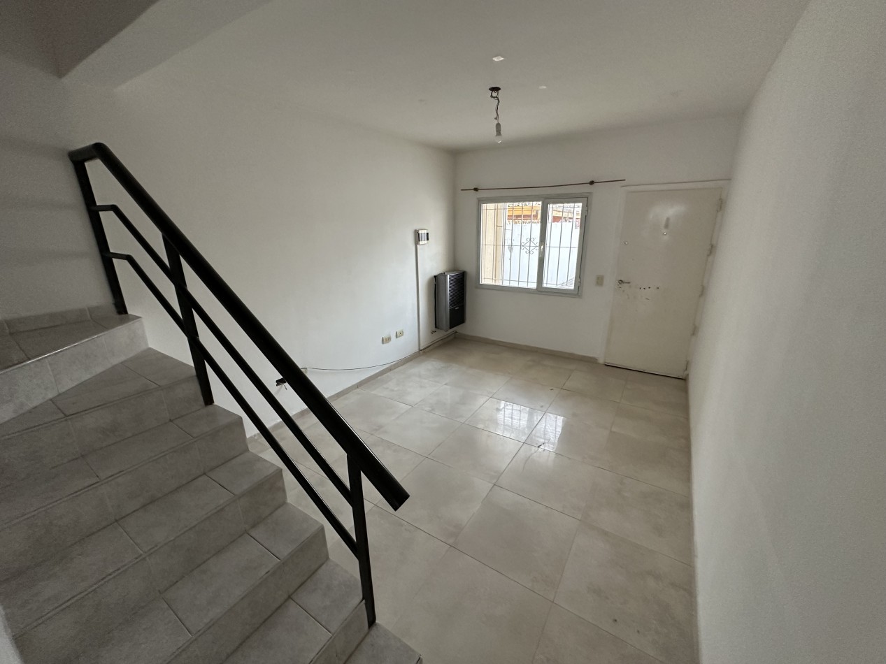 DUPLEX 2 DORMITORIOS CON COCHERA Y PATIO EN ZONA SUR