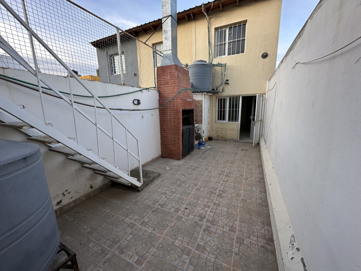 DUPLEX 2 DORMITORIOS CON COCHERA Y PATIO EN ZONA SUR