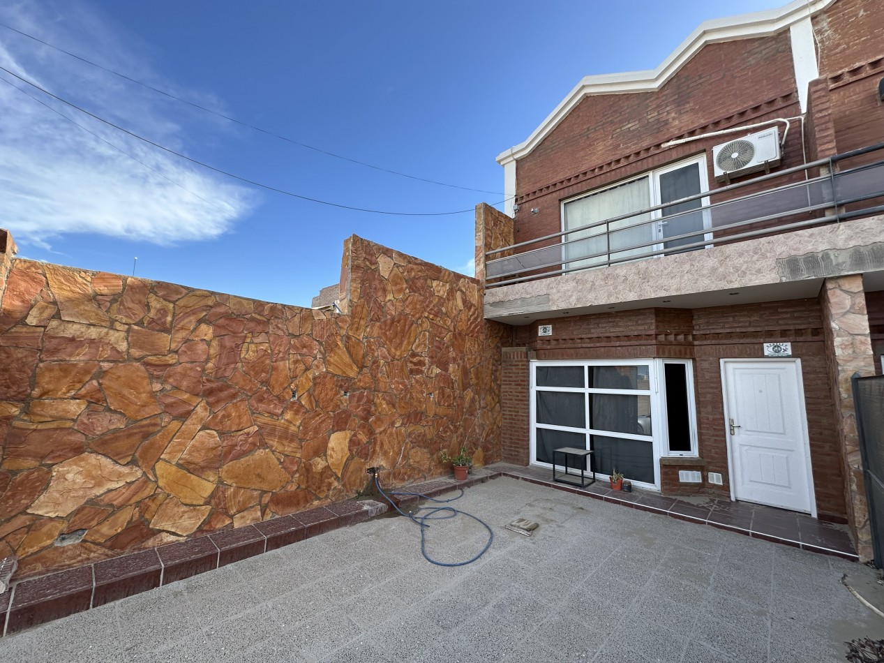 DUPLEX 3 DORMITORIOS CON COCHERA, PATIO Y QUINCHO