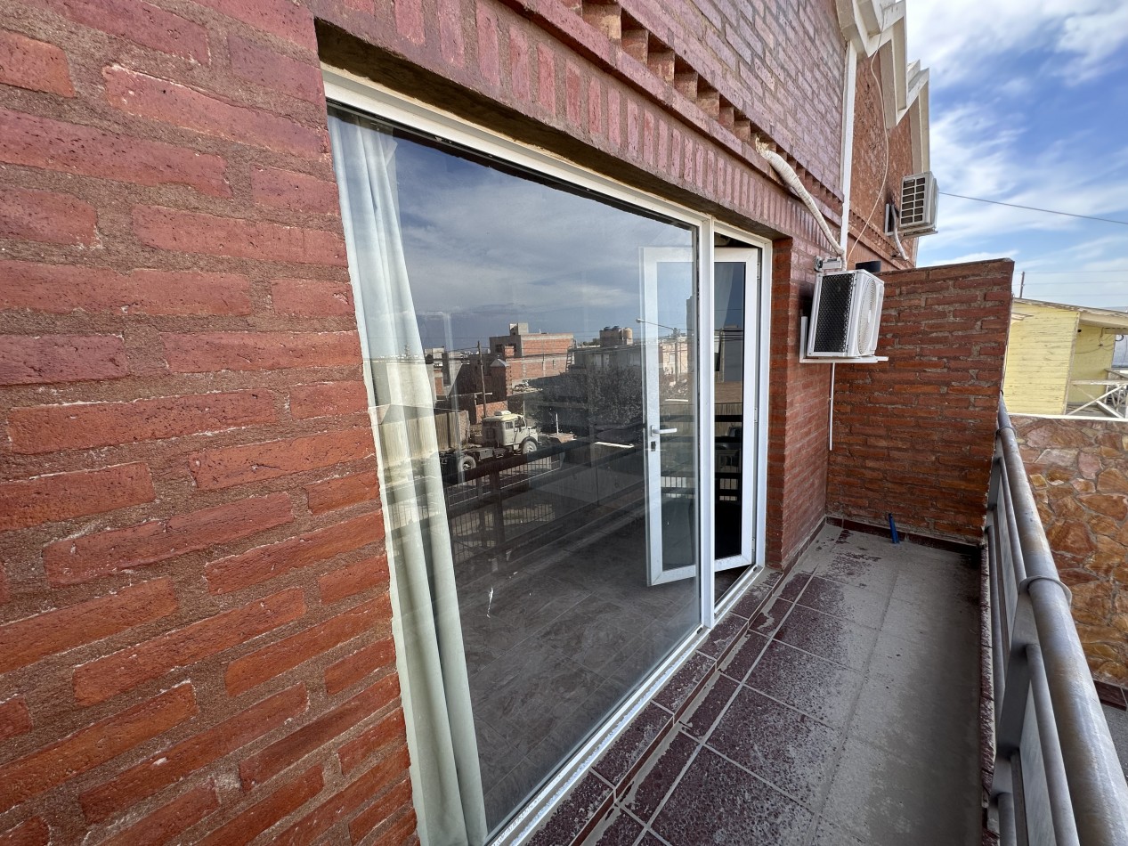 DUPLEX 3 DORMITORIOS CON COCHERA, PATIO Y QUINCHO