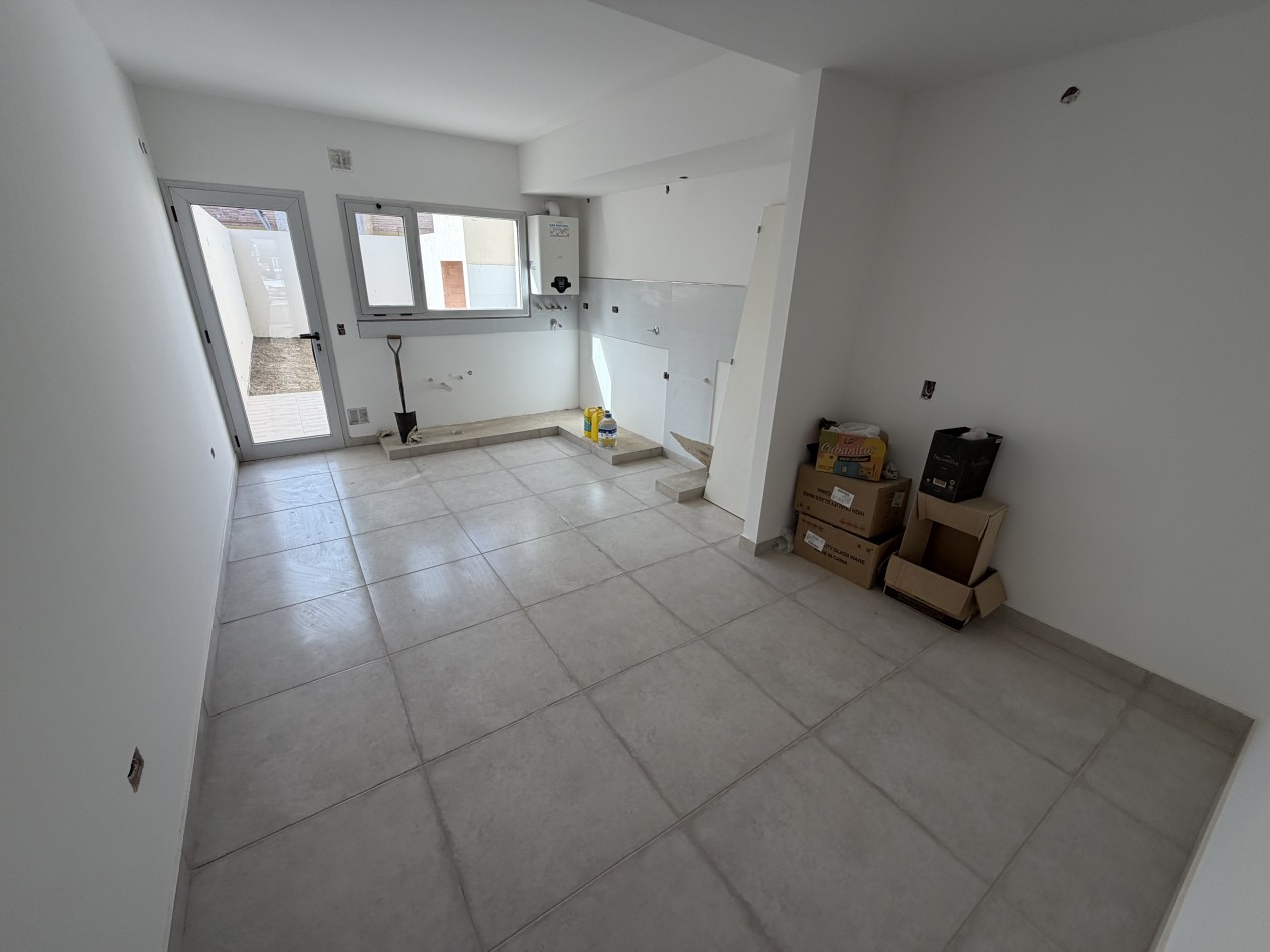 DUPLEX A ESTRENAR EN BARRIO SUR CON PATIO Y COCHERA 
