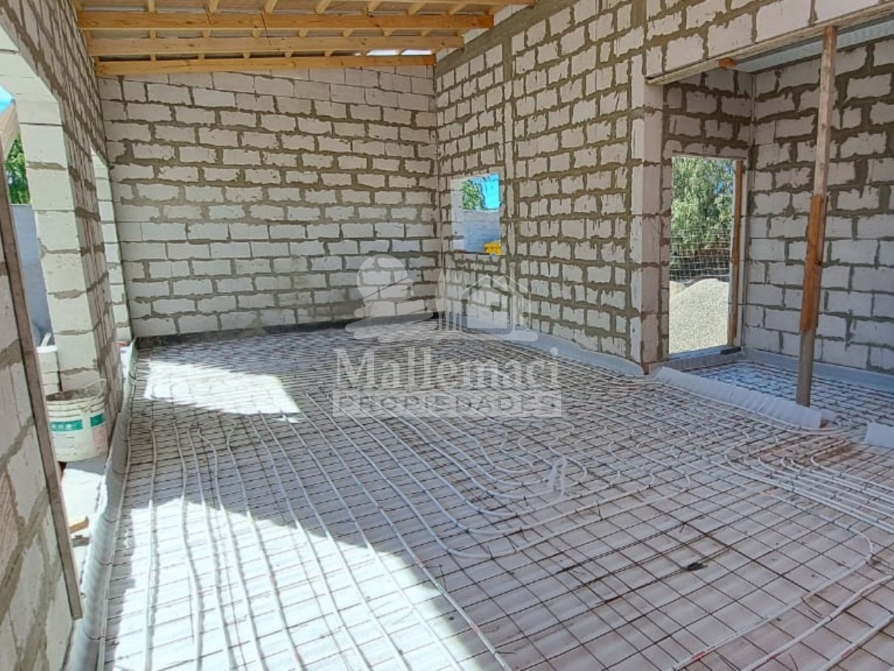 CASA 2 DORMITORIOS A TERMINAR CON 70% DE AVANCE DE OBRA 