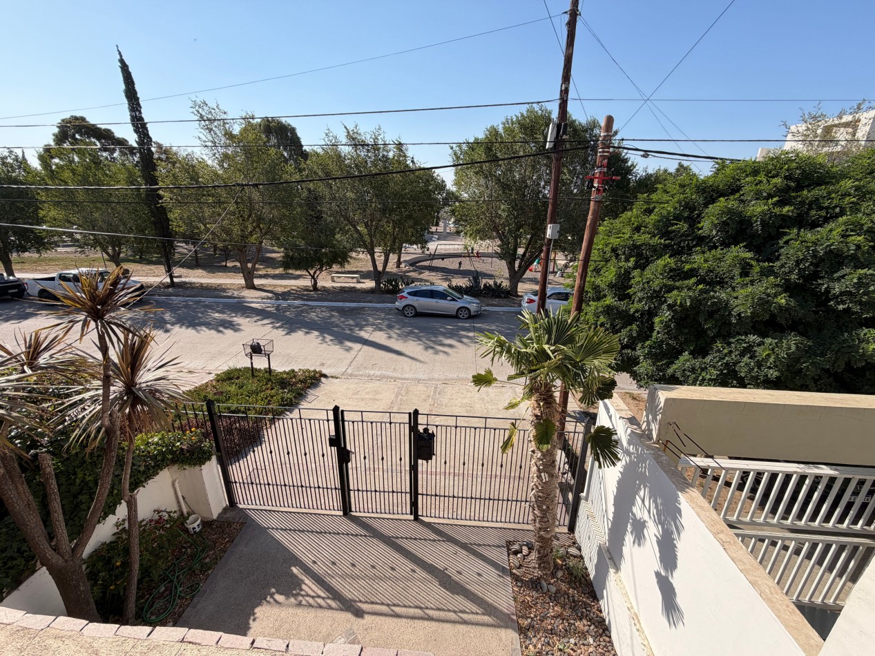 DUPLEX DE 3 HABITACIONES Y PATIO CON PARRILLA EN BARRIO SUR