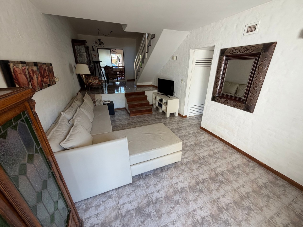 DUPLEX DE 3 HABITACIONES Y PATIO CON PARRILLA EN BARRIO SUR