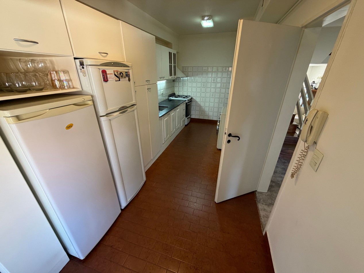 DUPLEX DE 3 HABITACIONES Y PATIO CON PARRILLA EN BARRIO SUR