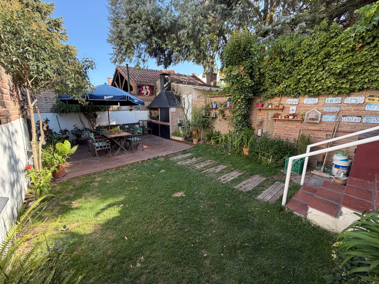 DUPLEX DE 3 HABITACIONES Y PATIO CON PARRILLA EN BARRIO SUR