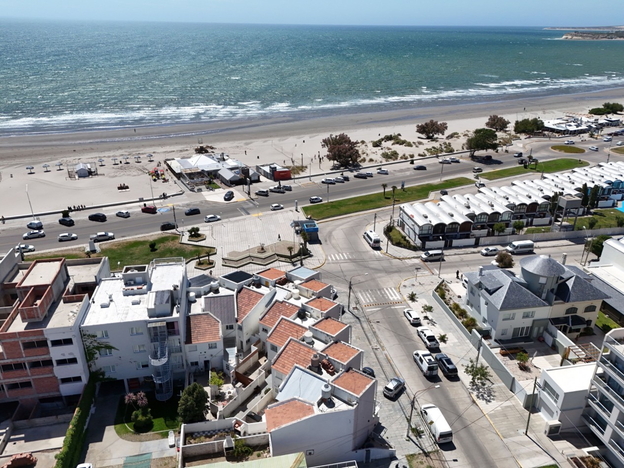 HERMOSO TRIPLEX FRENTE AL MAR - 3 DORM