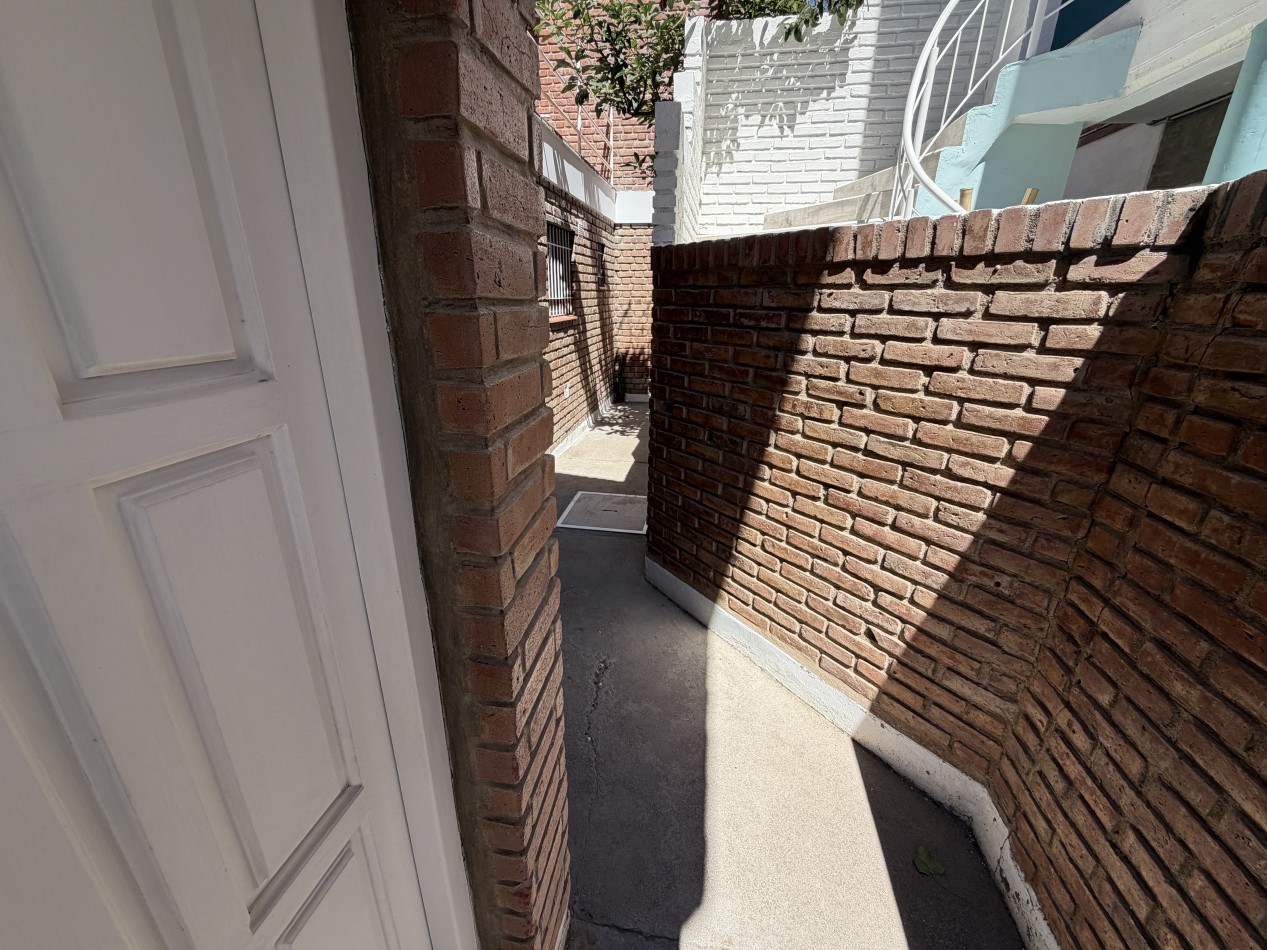 DUPLEX 2 DORMITORIOS CON PATIO EN BARRIO SUR