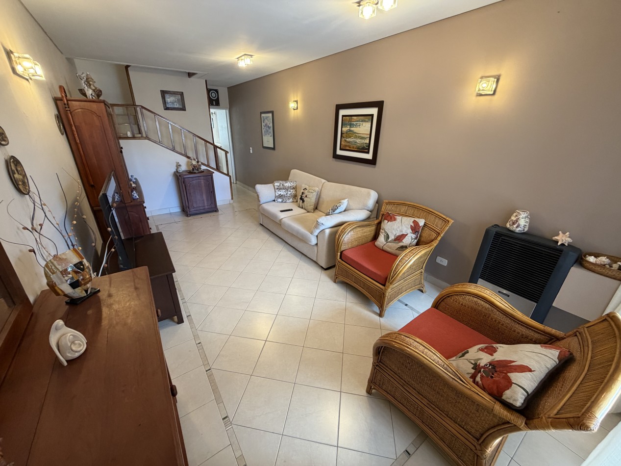 DUPLEX 3 DORMITORIOS CON COCHERA Y PATIO EN BARRIO SUR 