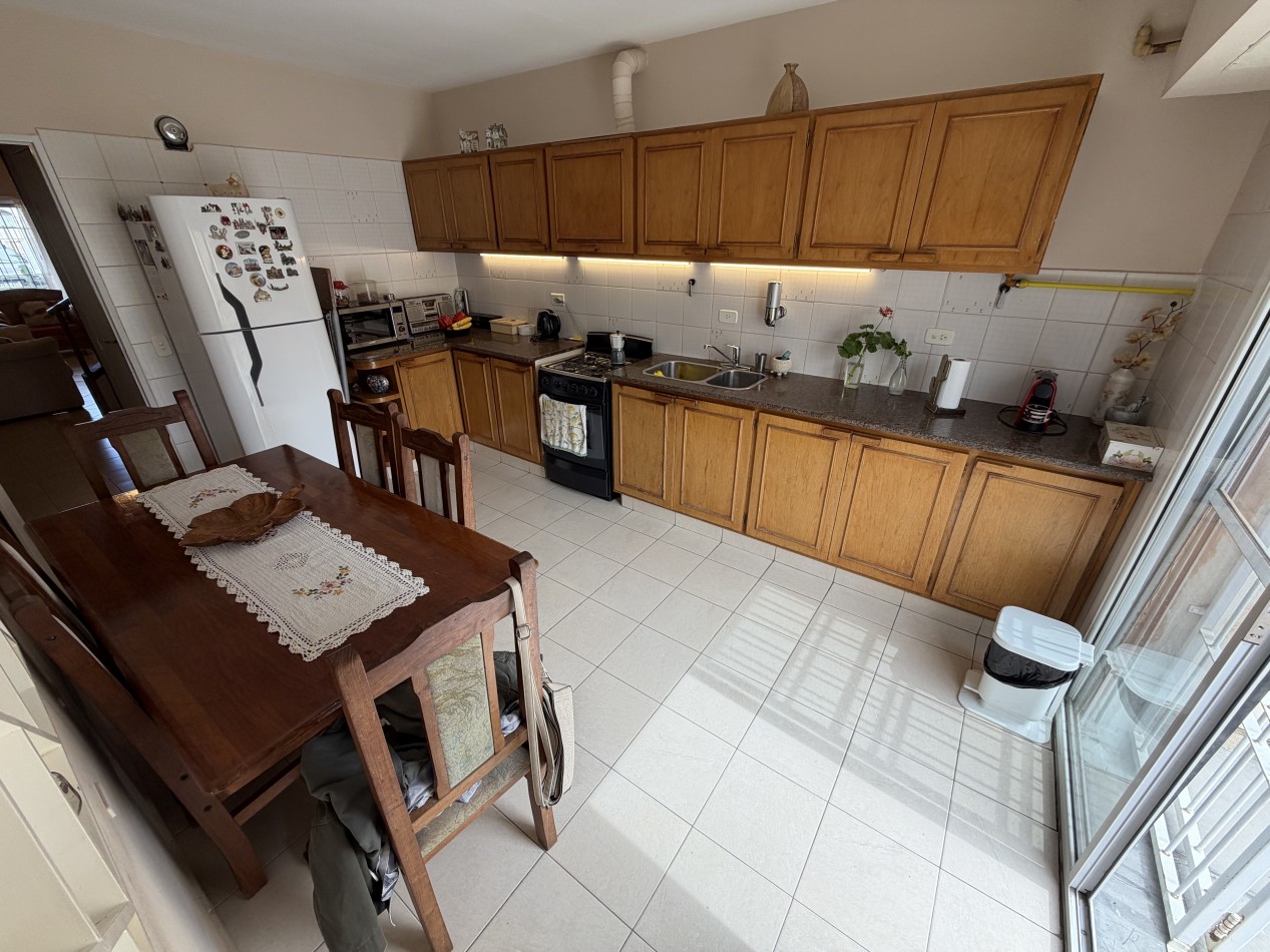 DUPLEX 3 DORMITORIOS CON COCHERA Y PATIO EN BARRIO SUR 