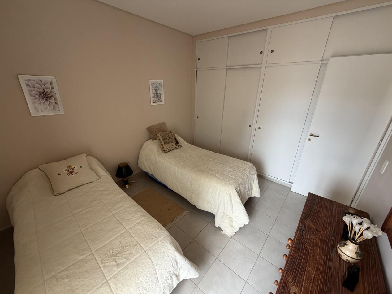 DUPLEX 3 DORMITORIOS CON COCHERA Y PATIO EN BARRIO SUR 