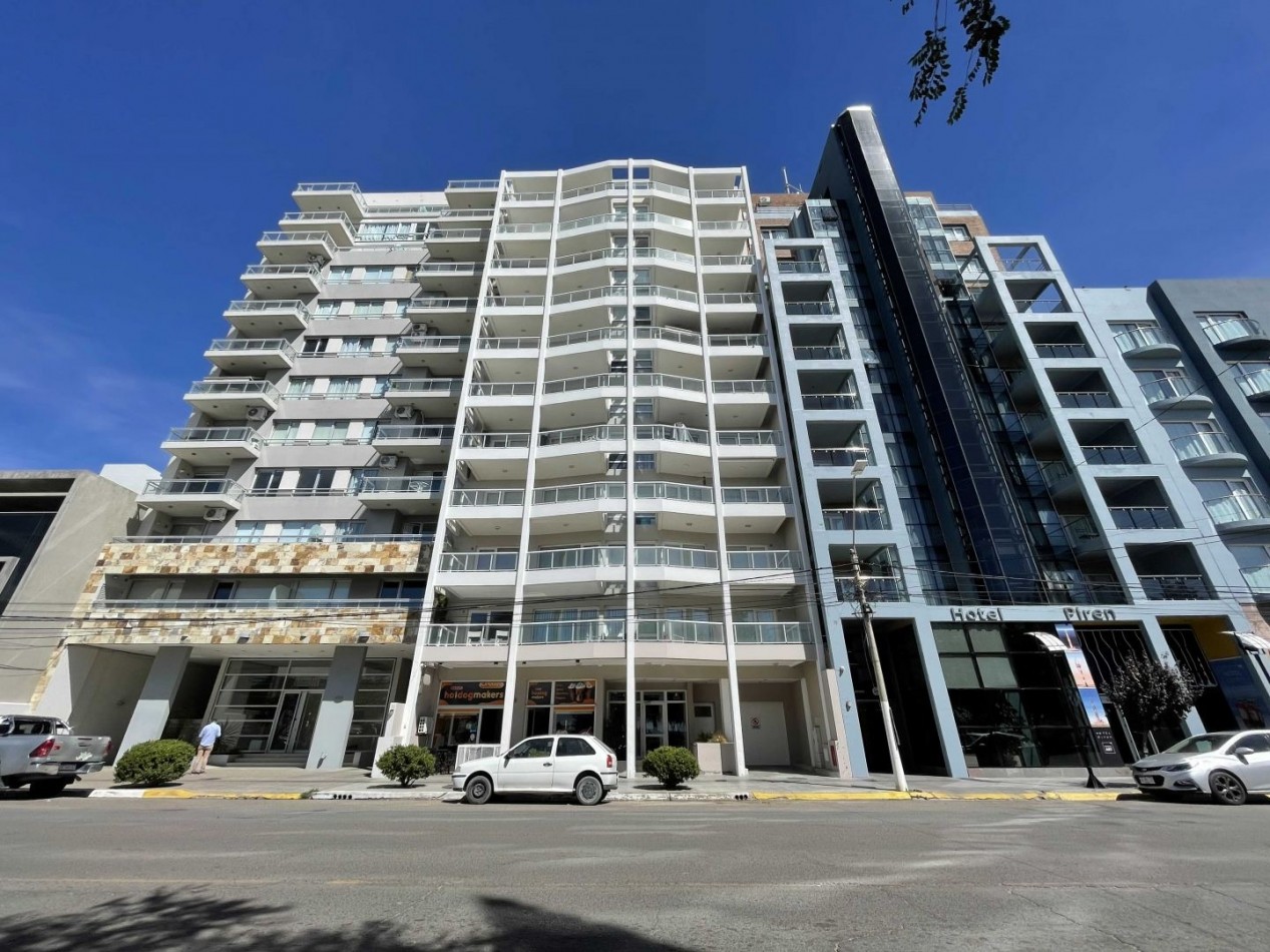 DEPTO DE CATEGORIA FRENTE AL MAR DE 2 DORMITORIOS CON COCHERA 