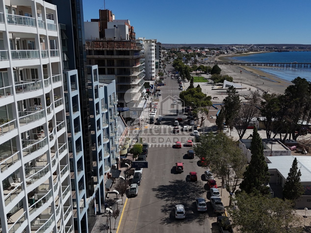 DEPTO DE CATEGORIA FRENTE AL MAR DE 2 DORMITORIOS CON COCHERA 
