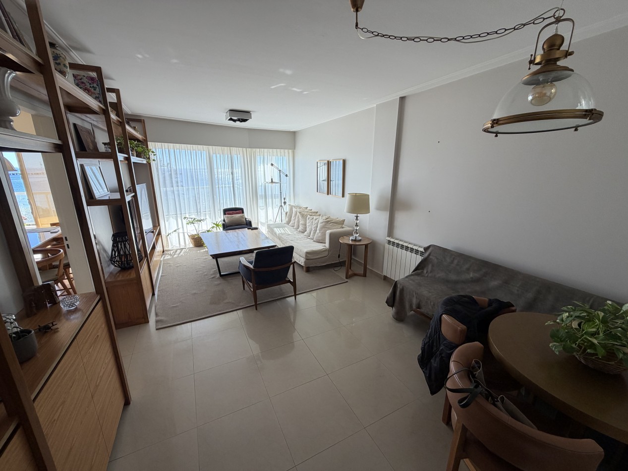 DEPTO DE CATEGORIA FRENTE AL MAR DE 2 DORMITORIOS CON COCHERA 