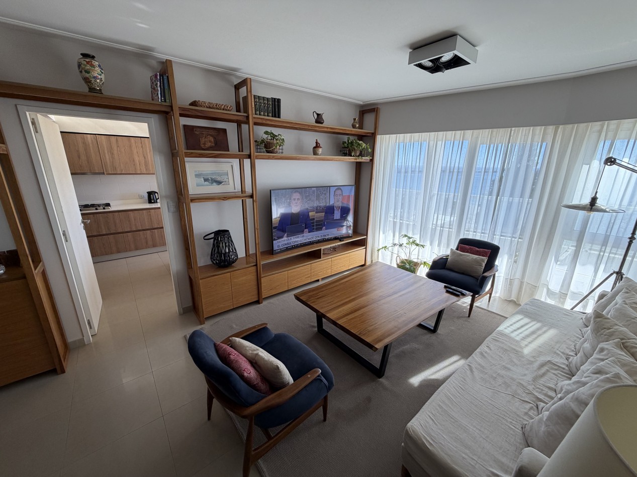 DEPTO DE CATEGORIA FRENTE AL MAR DE 2 DORMITORIOS CON COCHERA 