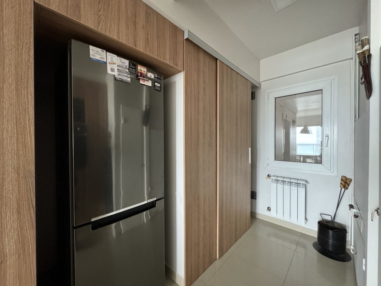 DEPTO DE CATEGORIA FRENTE AL MAR DE 2 DORMITORIOS CON COCHERA 