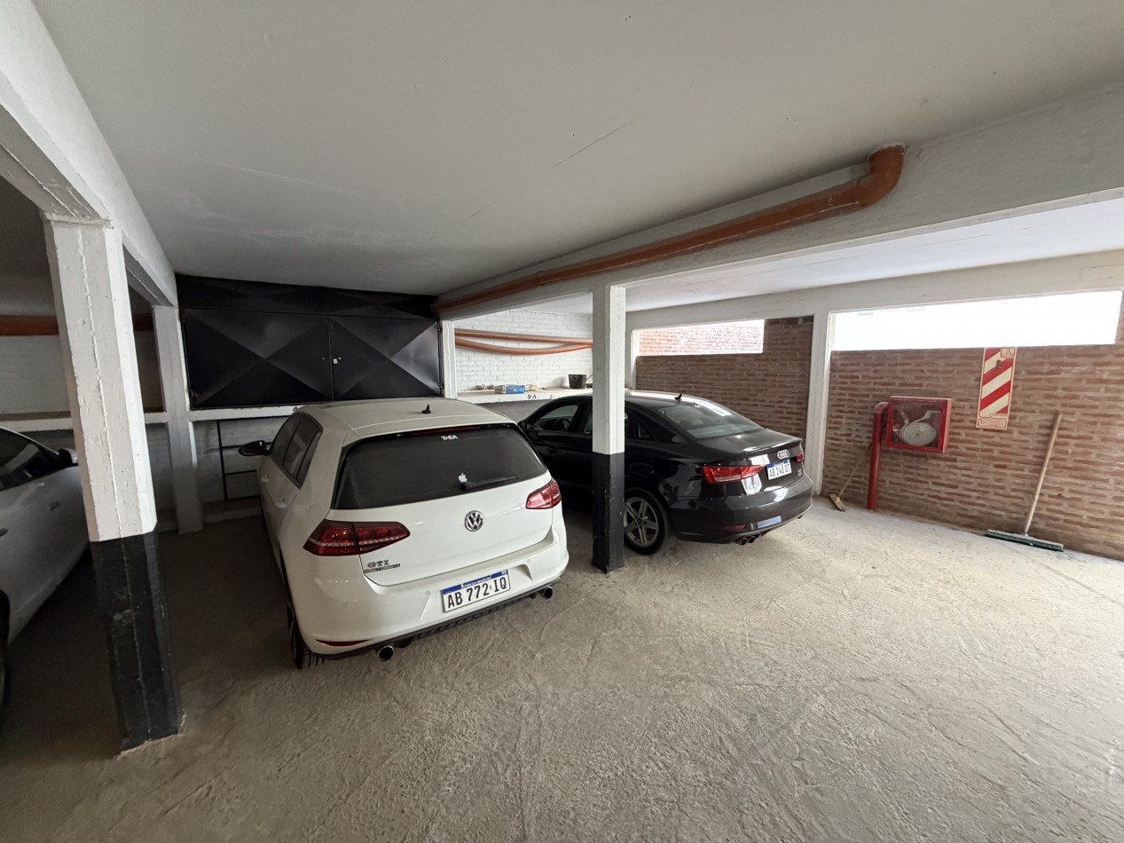 DEPTO DE CATEGORIA FRENTE AL MAR DE 2 DORMITORIOS CON COCHERA 