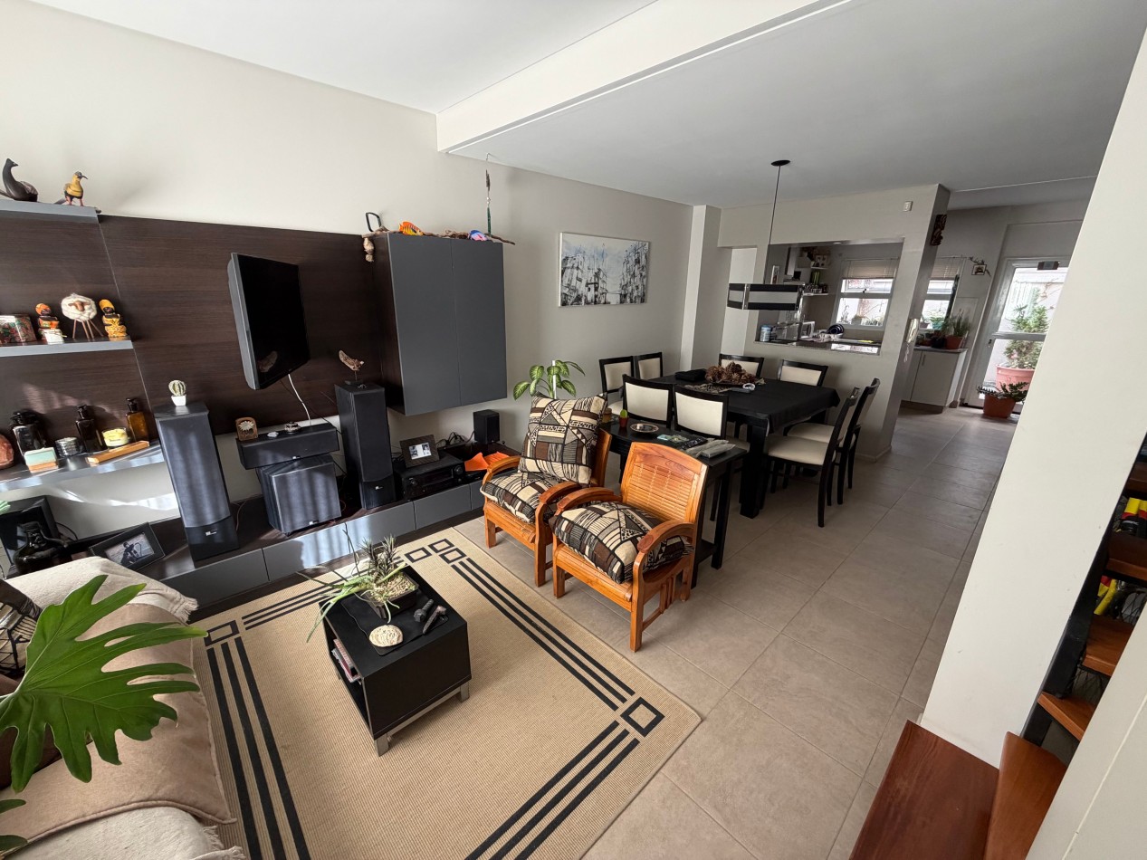 DUPLEX DE 2 DORMITORIOS Y PATIO CON PARRILLA EN BARRIO SUR