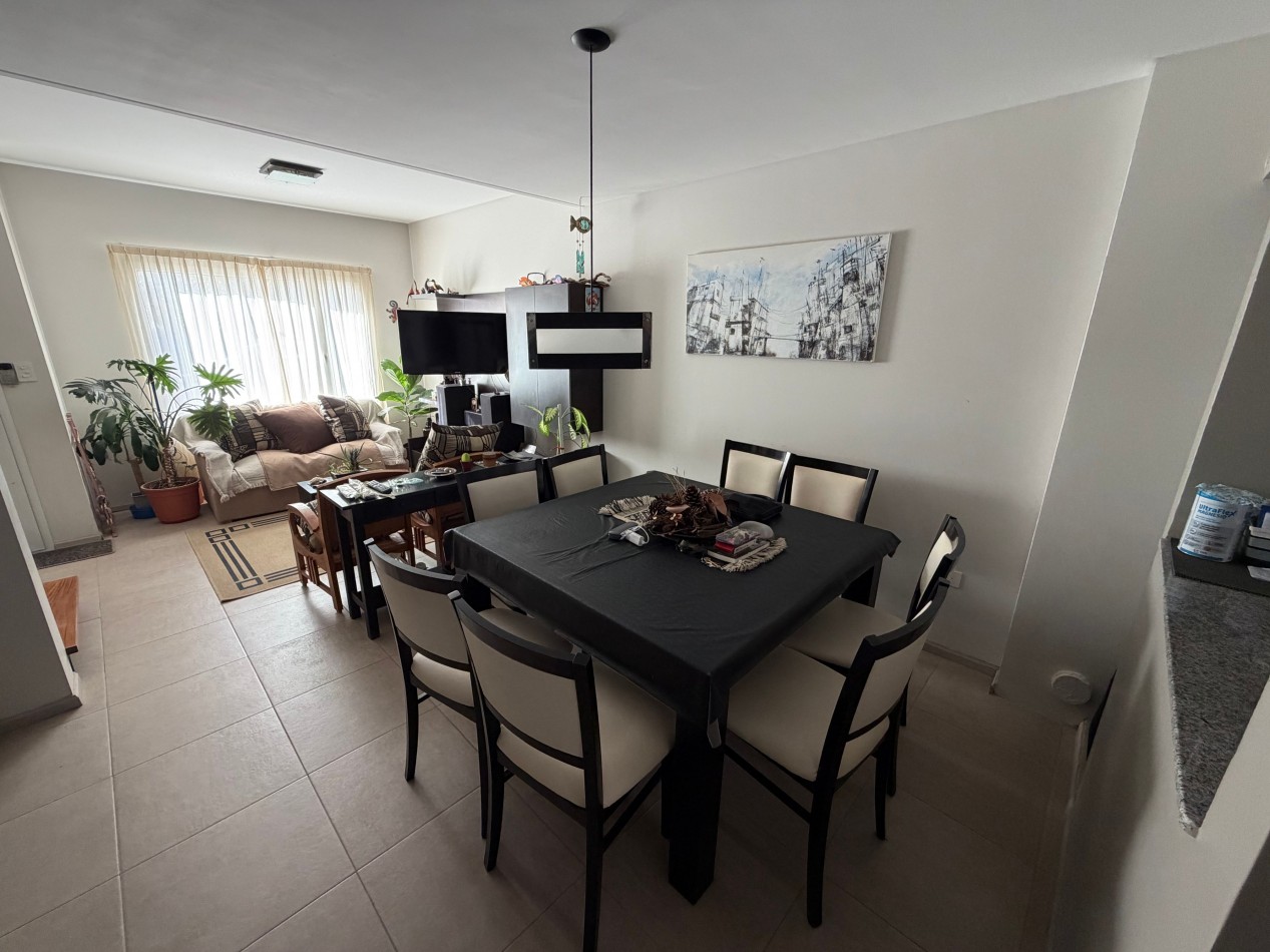 DUPLEX DE 2 DORMITORIOS Y PATIO CON PARRILLA EN BARRIO SUR