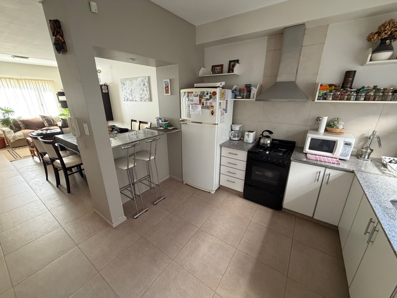 DUPLEX DE 2 DORMITORIOS Y PATIO CON PARRILLA EN BARRIO SUR