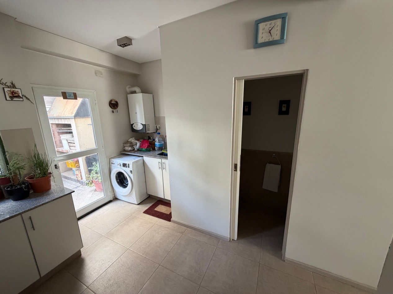 DUPLEX DE 2 DORMITORIOS Y PATIO CON PARRILLA EN BARRIO SUR