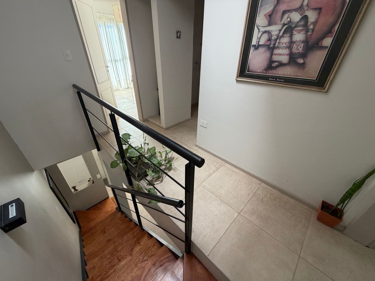 DUPLEX DE 2 DORMITORIOS Y PATIO CON PARRILLA EN BARRIO SUR