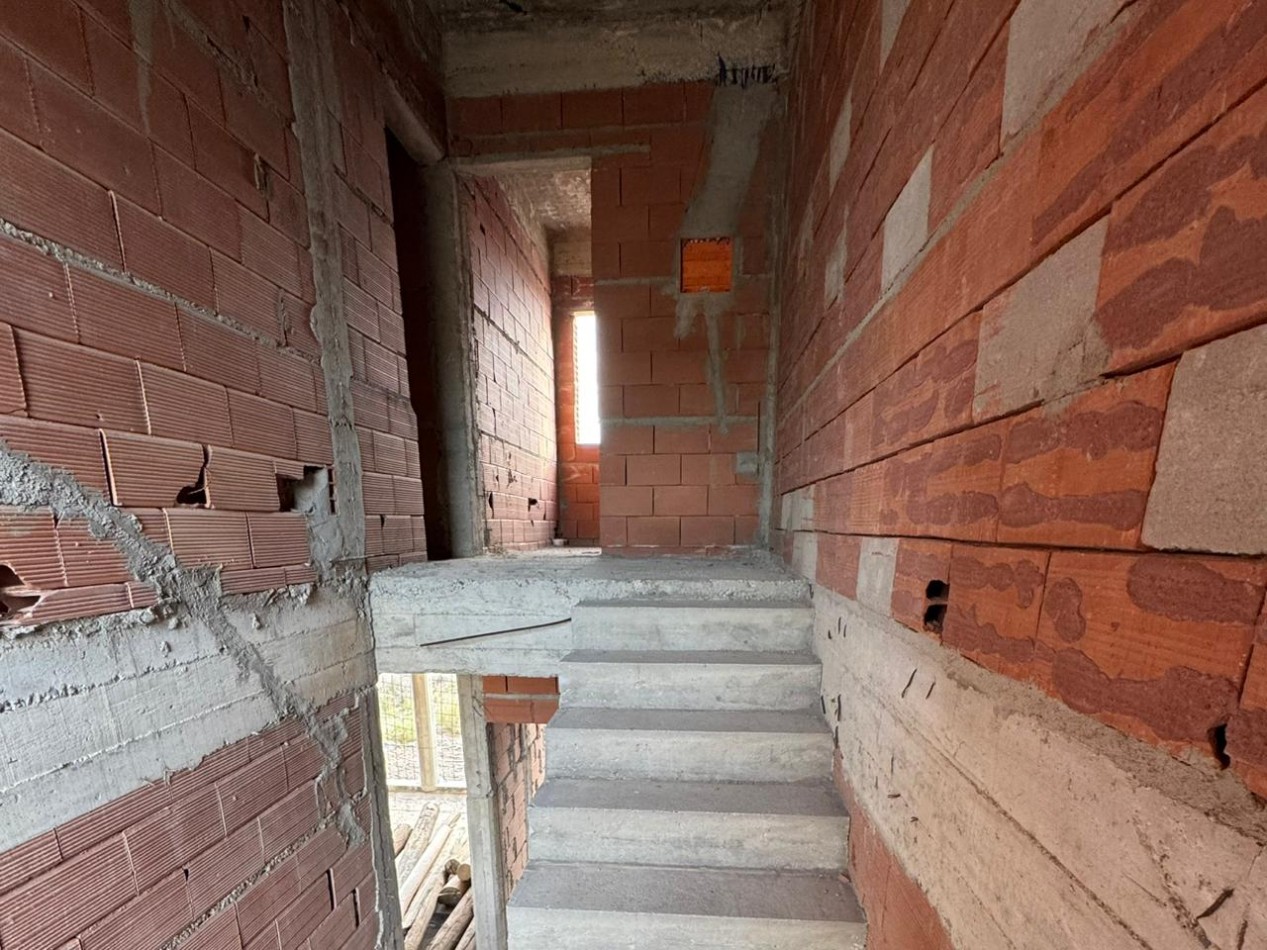 OPORTUNIDAD - CASA DE 3 DORMITORIOS A TERMINAR - SOLANA