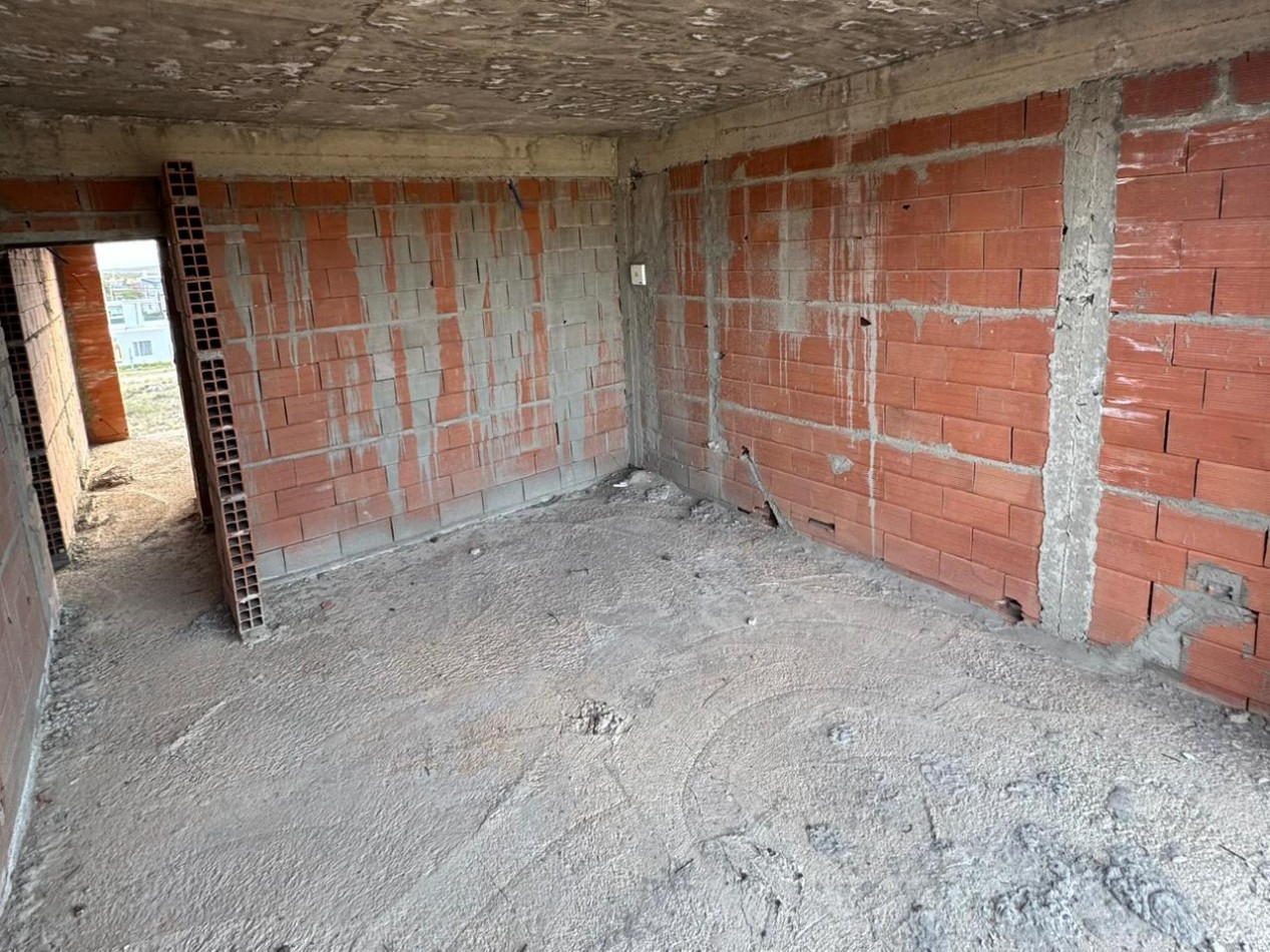 OPORTUNIDAD - CASA DE 3 DORMITORIOS A TERMINAR - SOLANA