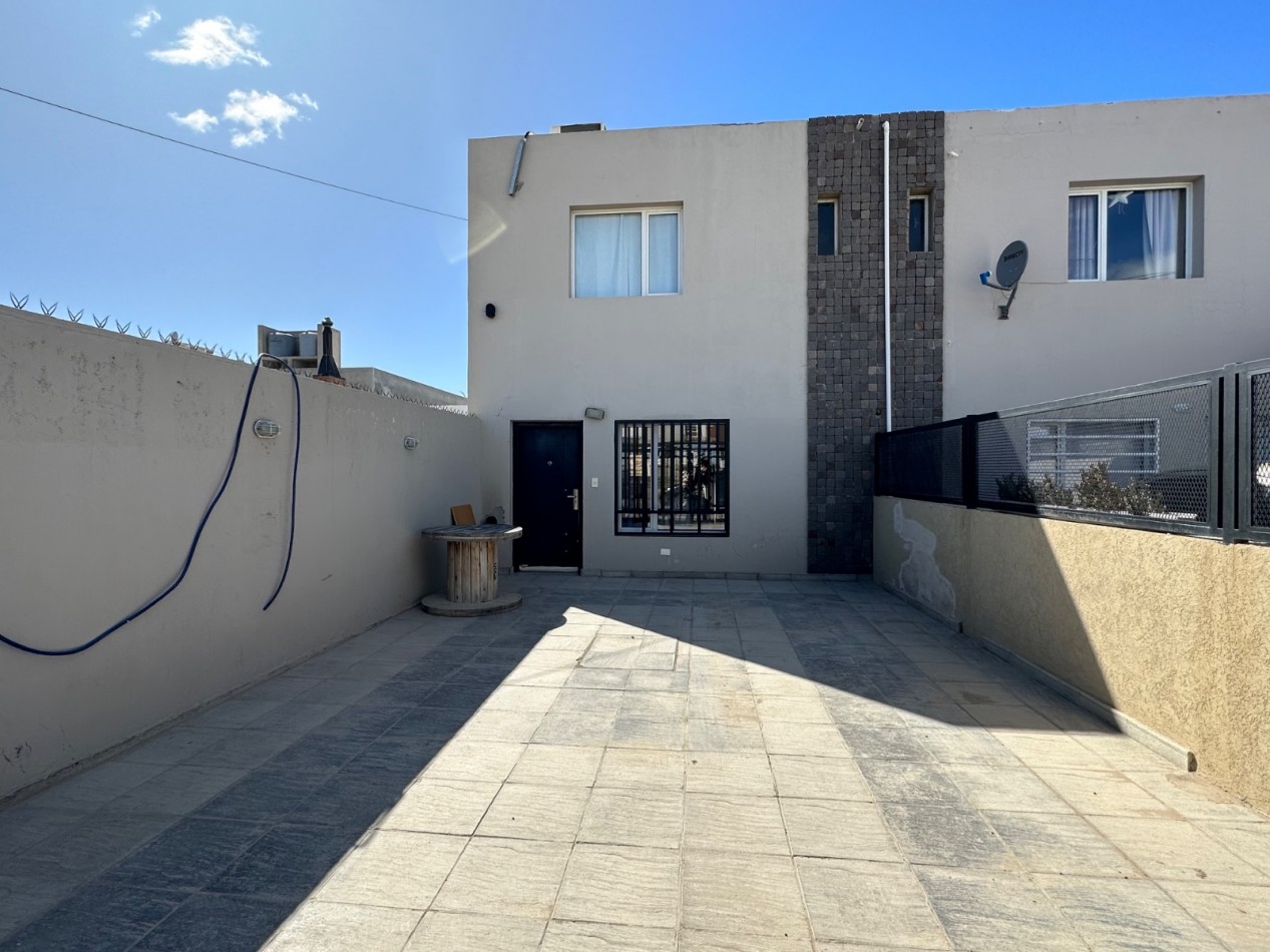 DUPLEX 2 DORMITORIOS CON ENTRADA VEHICULAR