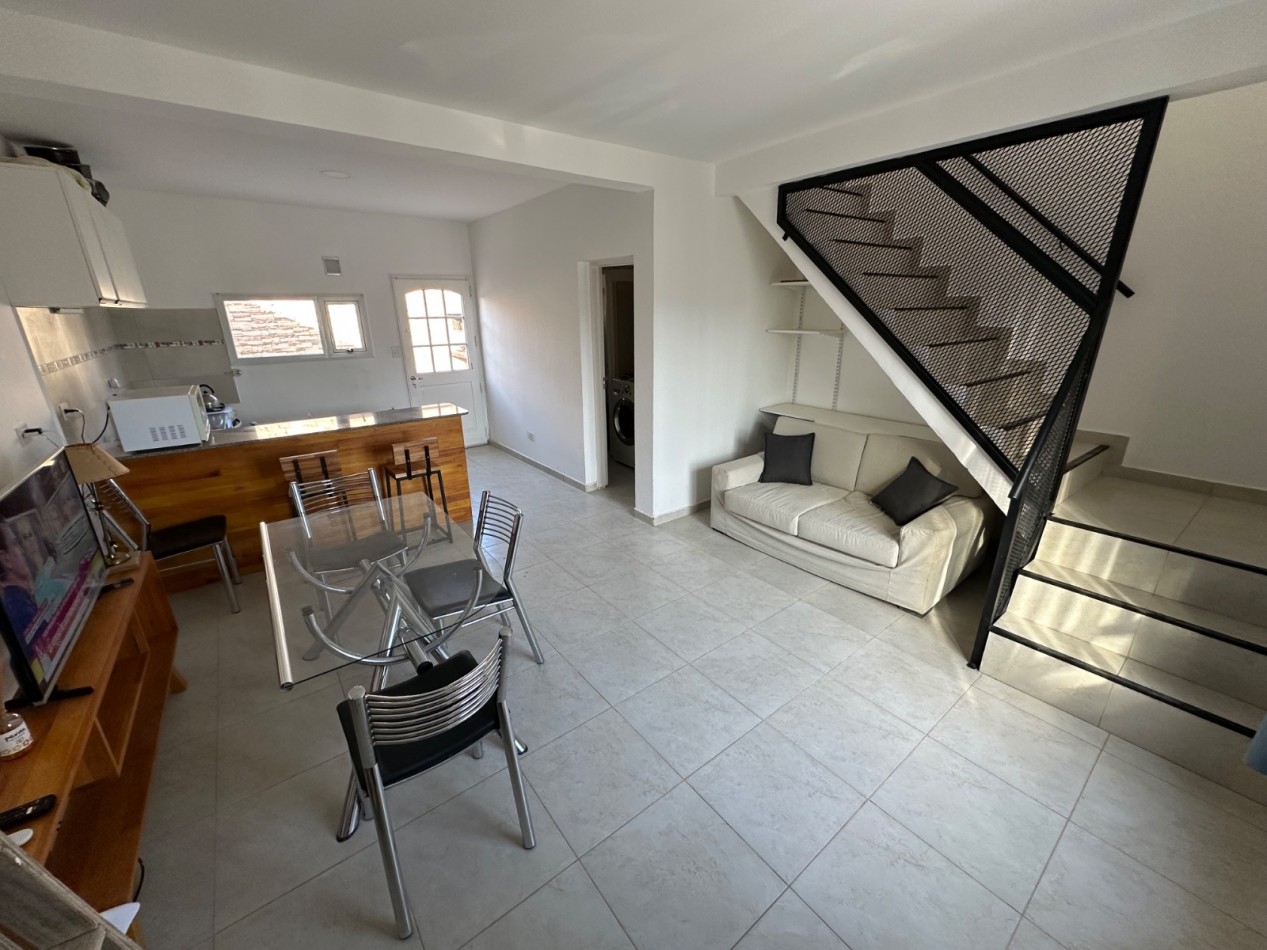 DUPLEX 2 DORMITORIOS CON ENTRADA VEHICULAR