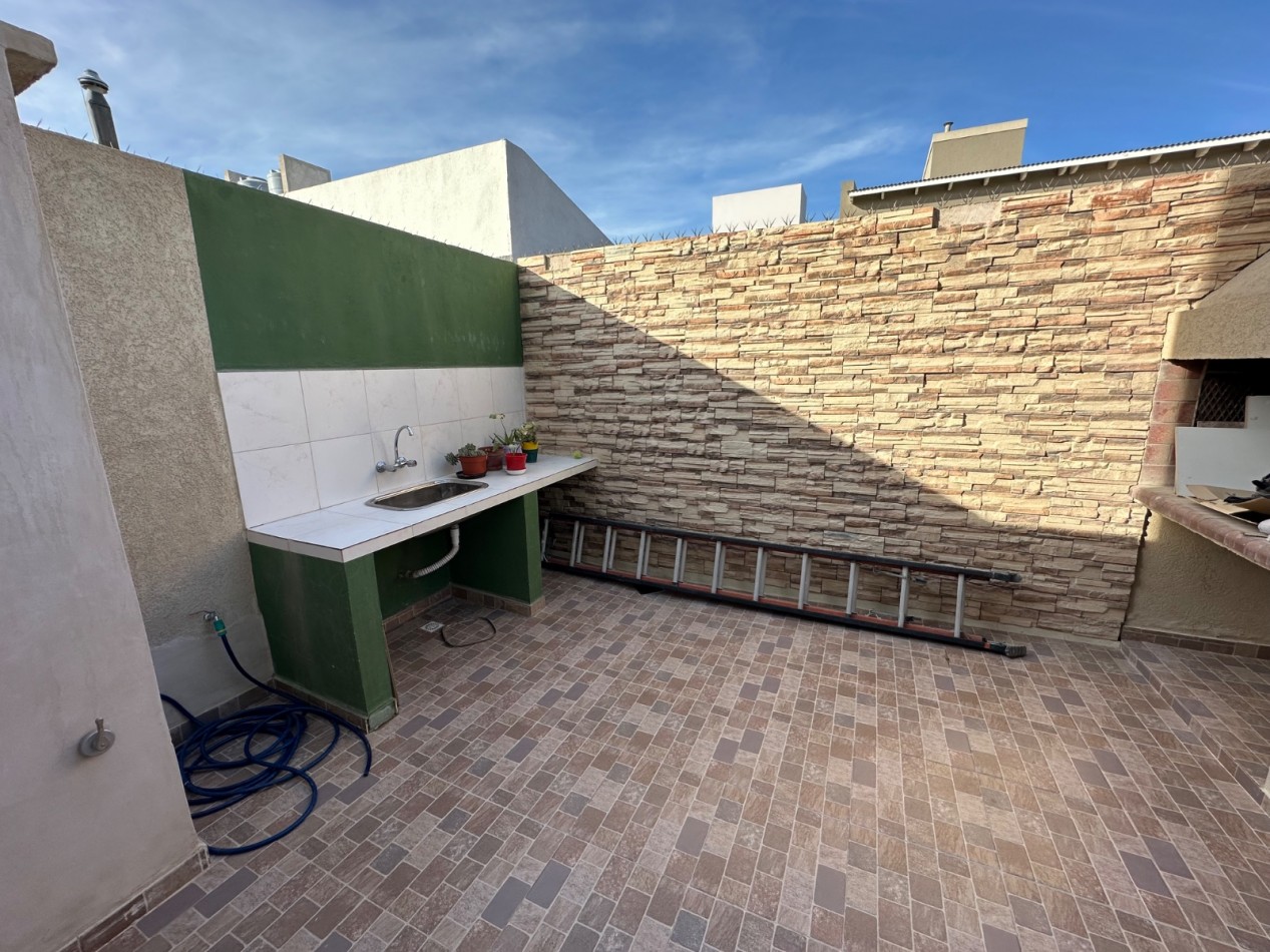 DUPLEX 2 DORMITORIOS CON ENTRADA VEHICULAR