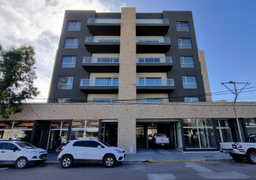 EXCELENTE DEPTO 2 DORMITORIOS CON COCHERA 