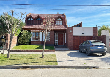 CASA DE 3 DORMITORIOS, GARAJE, PATIO Y PISCINA EN BARRIO SUR