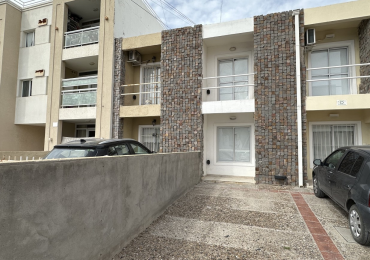 DUPLEX DE 2 DORMITORIOS CON PATIO Y ENTRADA VEHICULAR