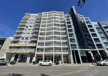 DEPTO DE CATEGORIA FRENTE AL MAR DE 2 DORMITORIOS CON COCHERA 